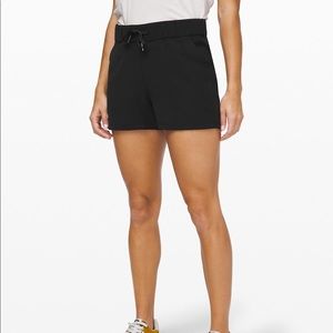 On the Fly Short 
Woven